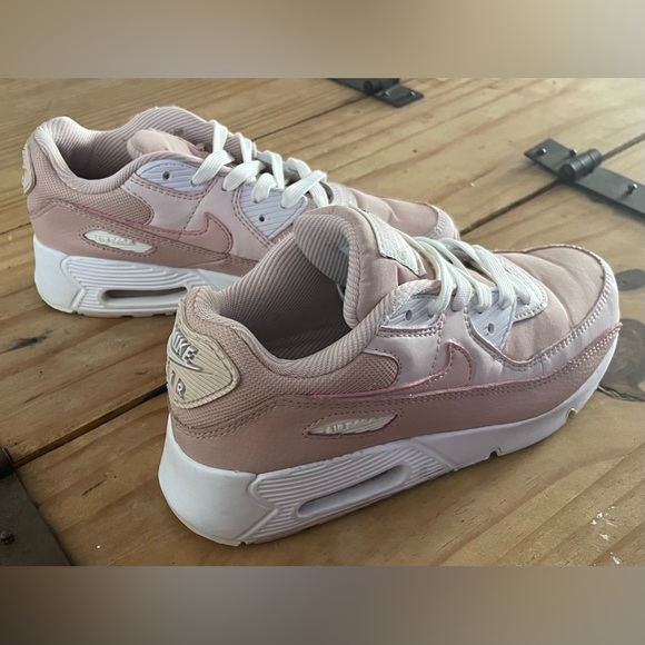 Rose summit Nike air max, size 3Y. Please see pics for details. - Picture 5 of 8